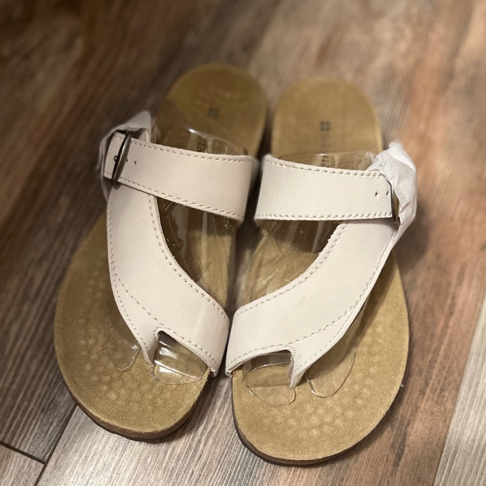 Naturalizer Beige Women’s Sandals